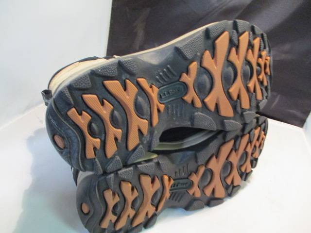 Load image into Gallery viewer, Used L.L. Bean Women&#39;s Waterproof Boot Size 6
