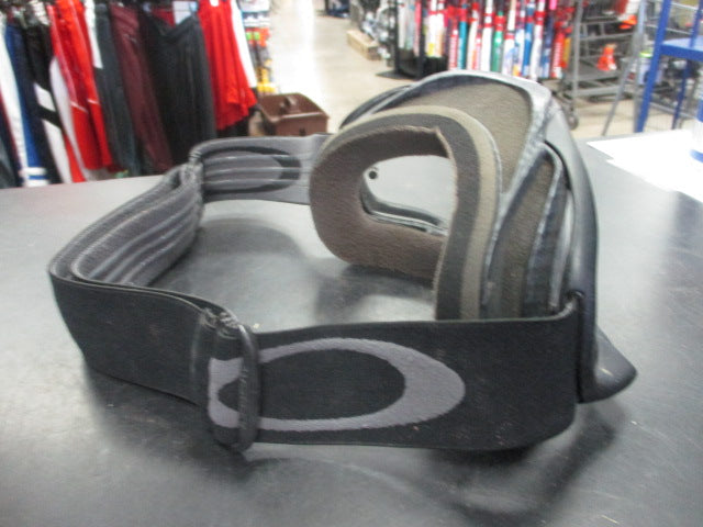 Load image into Gallery viewer, Used Oakley I-Do Motocross Goggles
