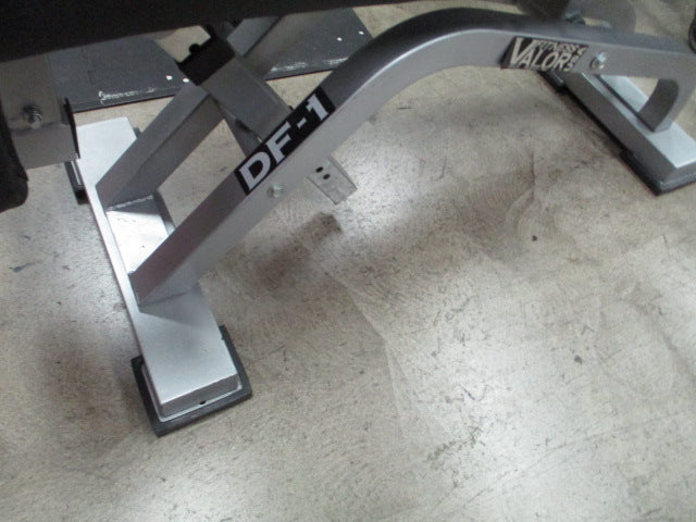 Load image into Gallery viewer, Used Valor DF-1 Decline / Flat Bench Pro Bench
