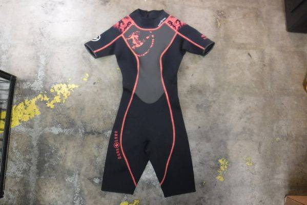 Load image into Gallery viewer, New Aqualung Hydroflex Womens Size 4 Shorty Wetsuit
