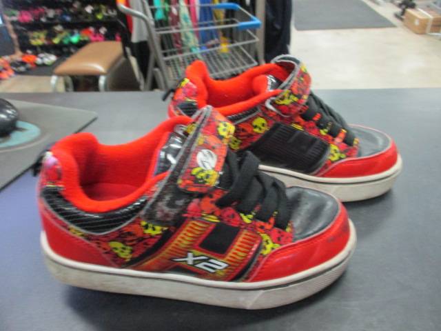 Load image into Gallery viewer, Used Heelys X2 Shoes Size 1
