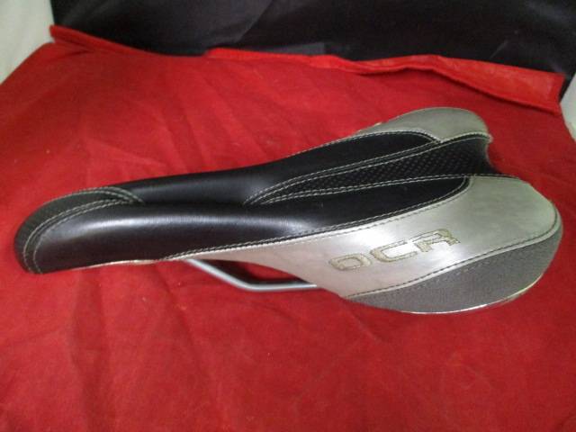 Load image into Gallery viewer, Used Velo OCR Bicycle Seat / Saddle 10.5&quot;
