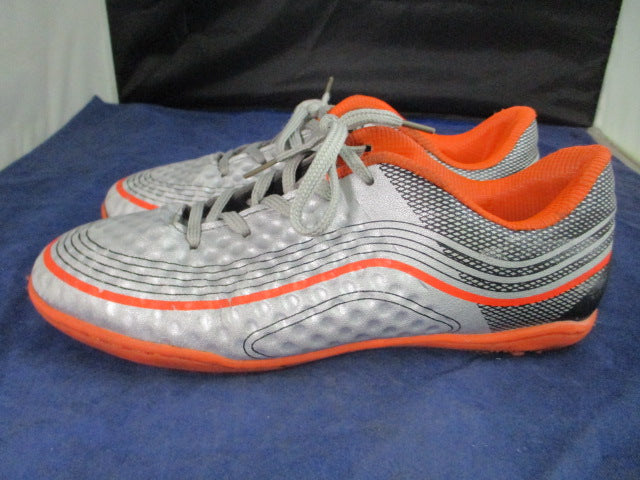 Load image into Gallery viewer, Used Hawkell Indoor Soccer Cleats Size US 4
